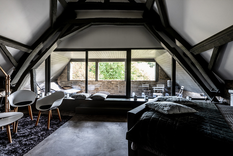 Intérieur d'une chambre luxueuse du Moulin du domaine de béronsart